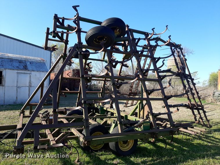 image for item DP2723 John Deere 960 field cultivator