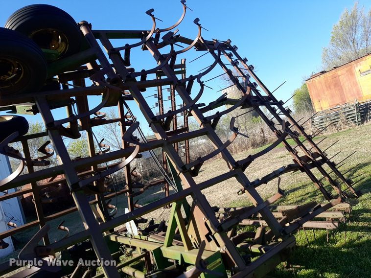 image for item DP2723 John Deere 960 field cultivator