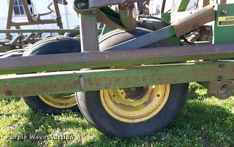 image for item DP2723 John Deere 960 field cultivator