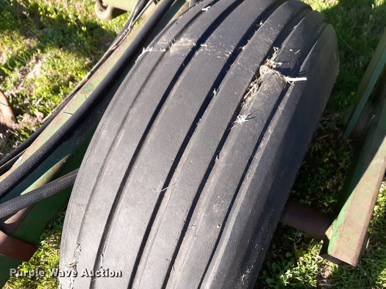 image for item DP2723 John Deere 960 field cultivator