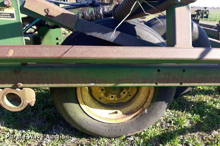 image for item DP2723 John Deere 960 field cultivator