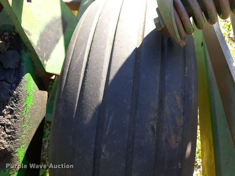 image for item DP2723 John Deere 960 field cultivator