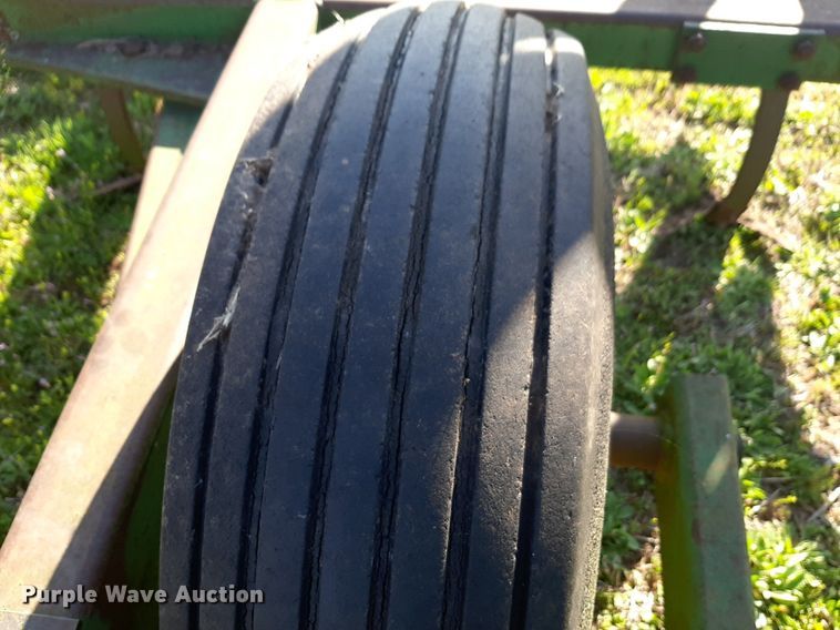 image for item DP2723 John Deere 960 field cultivator