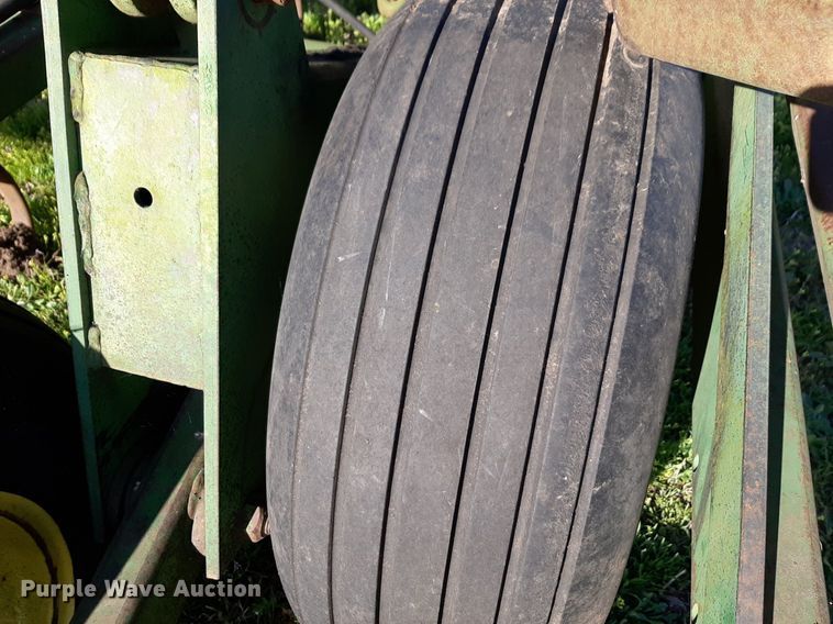 image for item DP2723 John Deere 960 field cultivator