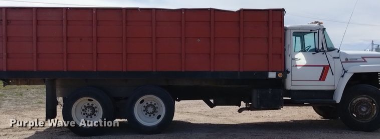 image for item DQ6043 1978 International Loadstar F1800 grain truck