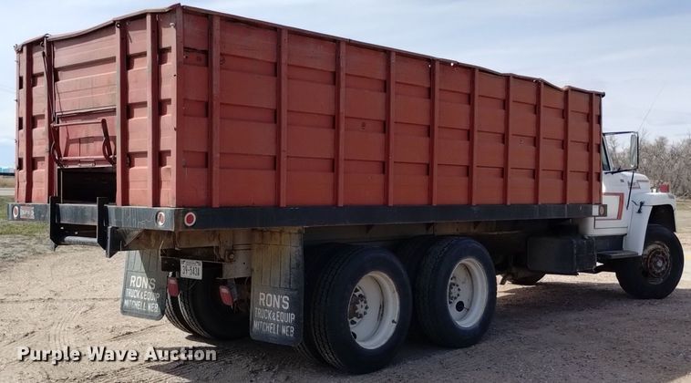 image for item DQ6043 1978 International Loadstar F1800 grain truck