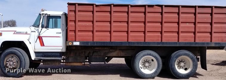 image for item DQ6043 1978 International Loadstar F1800 grain truck