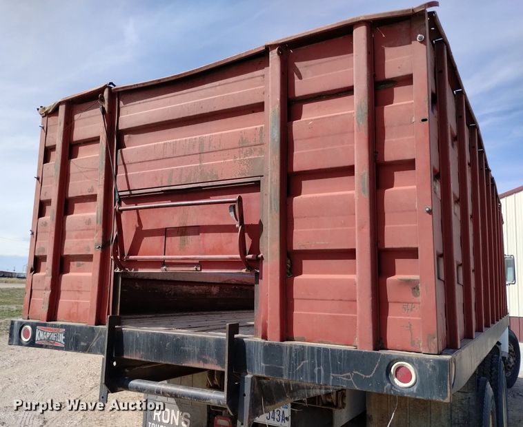 image for item DQ6043 1978 International Loadstar F1800 grain truck