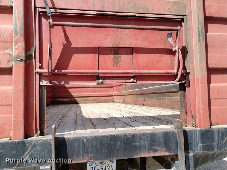 image for item DQ6043 1978 International Loadstar F1800 grain truck