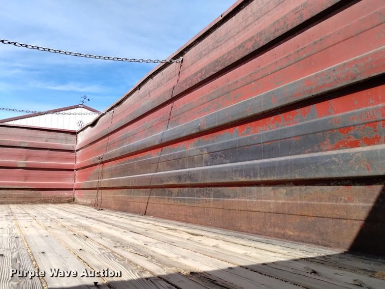 image for item DQ6043 1978 International Loadstar F1800 grain truck