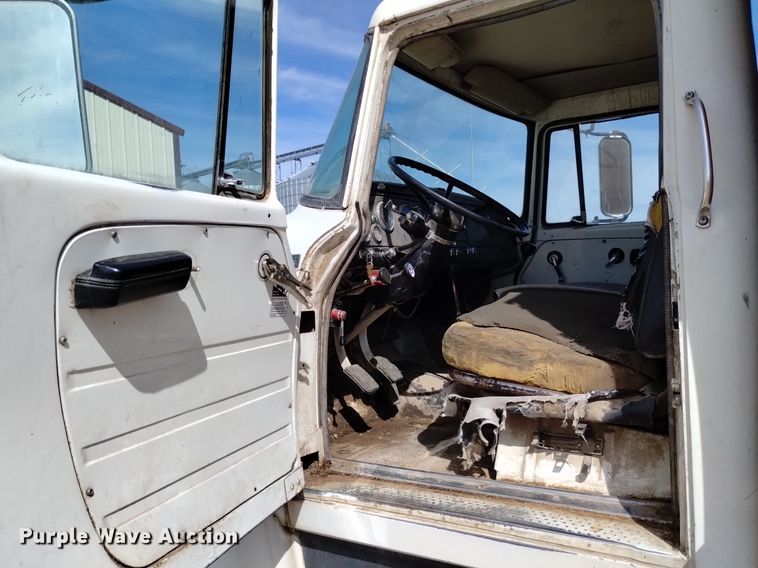 image for item DQ6043 1978 International Loadstar F1800 grain truck