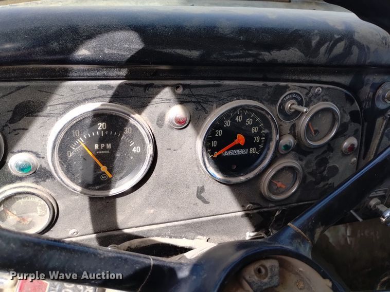 image for item DQ6043 1978 International Loadstar F1800 grain truck