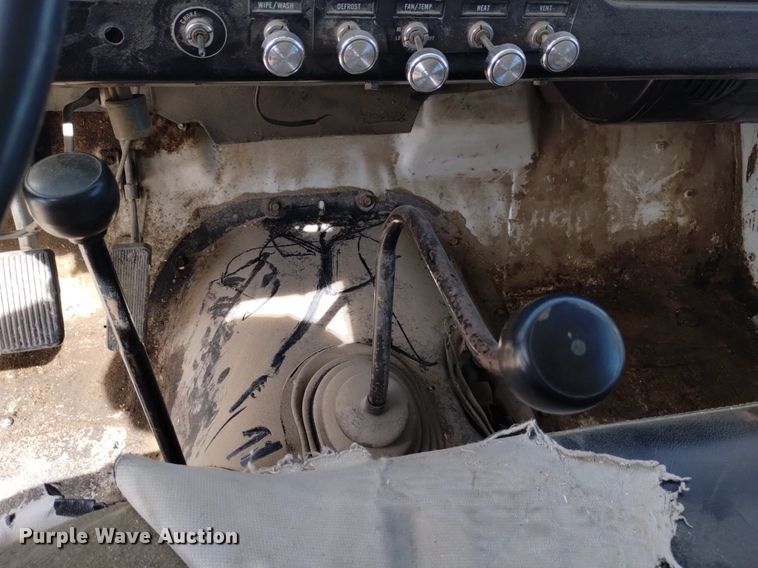 image for item DQ6043 1978 International Loadstar F1800 grain truck