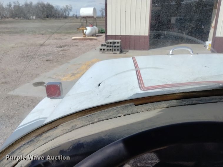 image for item DQ6043 1978 International Loadstar F1800 grain truck