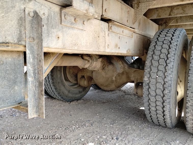 image for item DQ6043 1978 International Loadstar F1800 grain truck