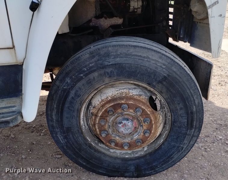 image for item DQ6043 1978 International Loadstar F1800 grain truck