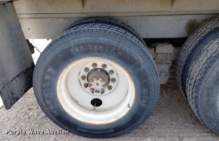 image for item DQ6043 1978 International Loadstar F1800 grain truck