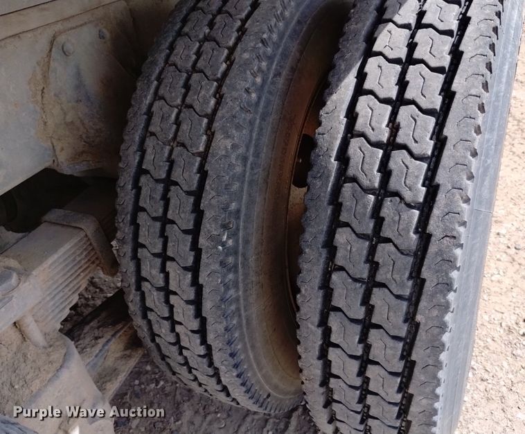 image for item DQ6043 1978 International Loadstar F1800 grain truck