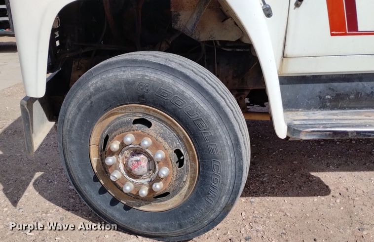 image for item DQ6043 1978 International Loadstar F1800 grain truck