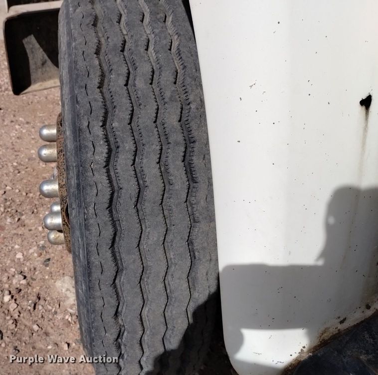 image for item DQ6043 1978 International Loadstar F1800 grain truck