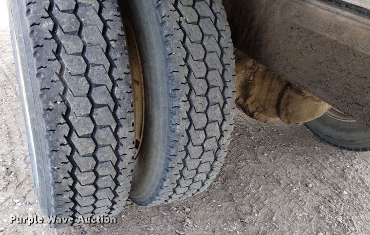 image for item DQ6043 1978 International Loadstar F1800 grain truck