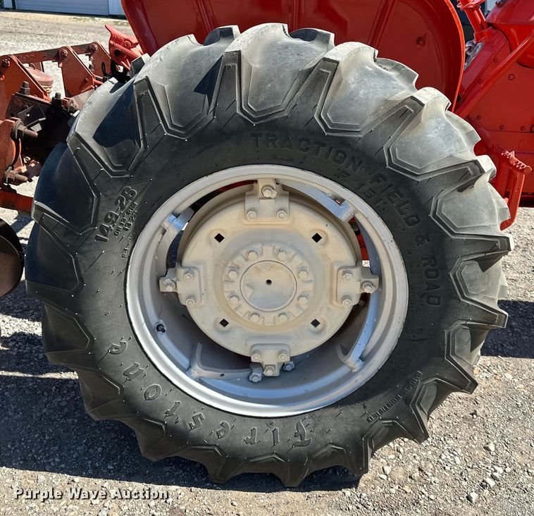 image for item DQ6438 Allis Chalmers D15 Series 2 tractor