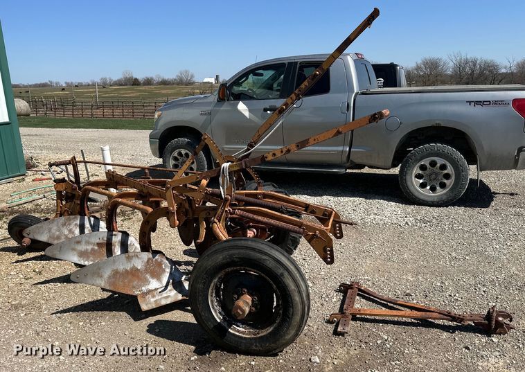 image for item DQ6440 Allis Chalmers three bottom plow 