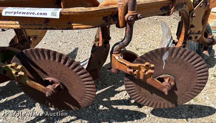 image for item DQ6440 Allis Chalmers three bottom plow 