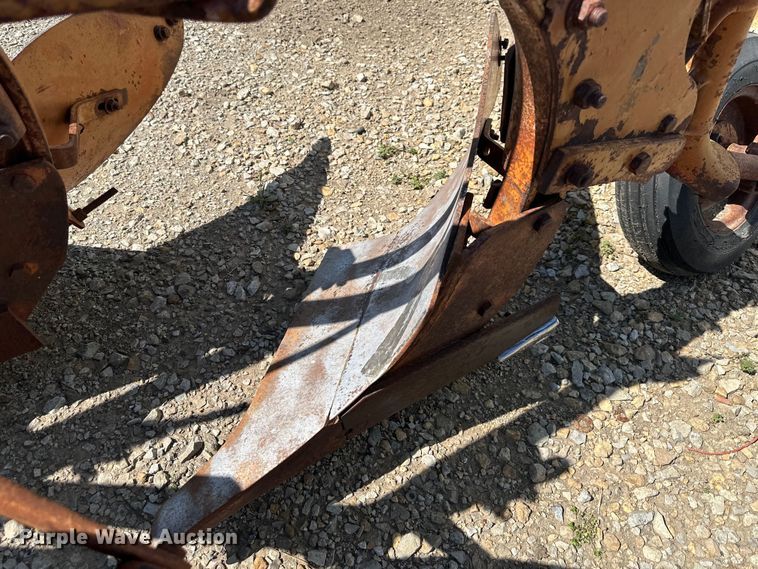 image for item DQ6440 Allis Chalmers three bottom plow 