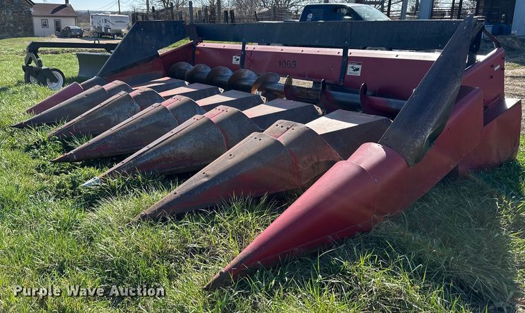 image for item DQ6442 Case IH 1063 corn head