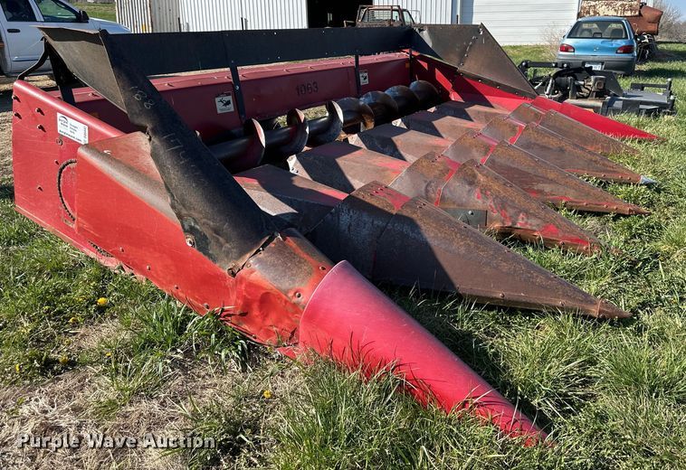 image for item DQ6442 Case IH 1063 corn head