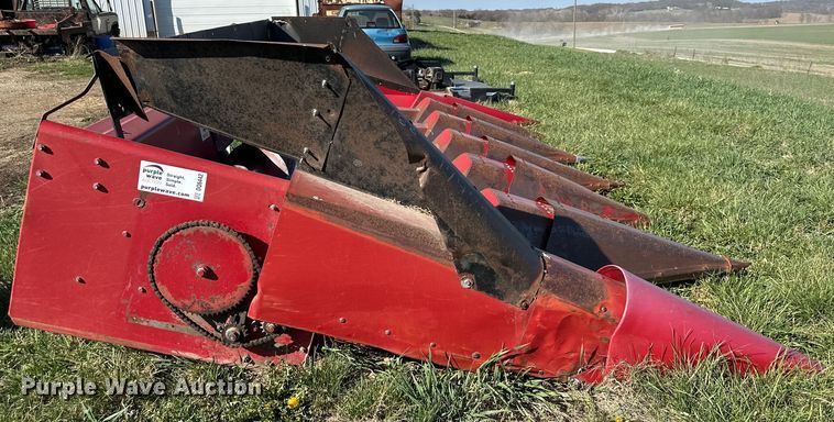 image for item DQ6442 Case IH 1063 corn head