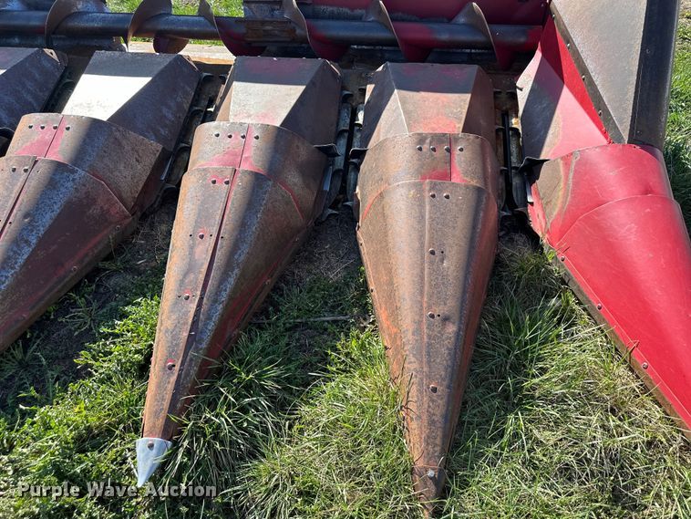 image for item DQ6442 Case IH 1063 corn head