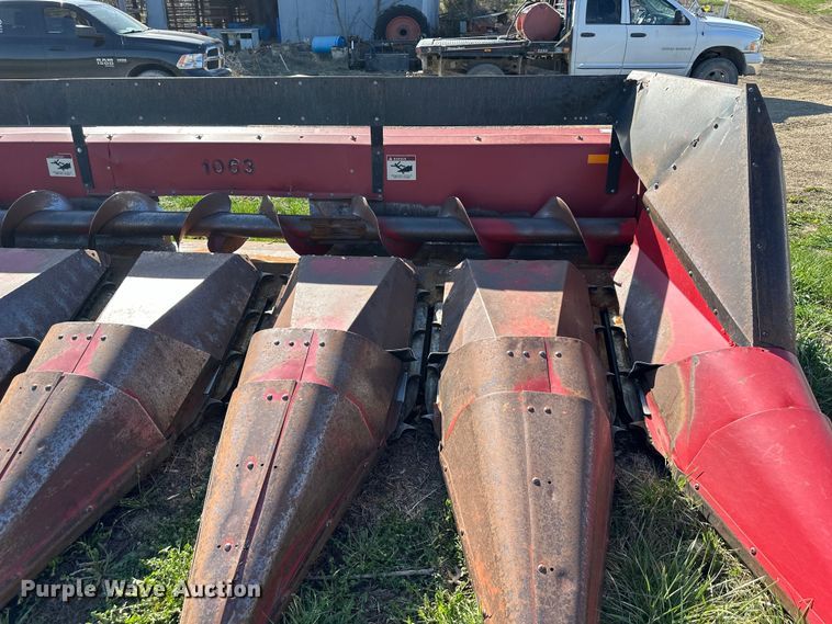 image for item DQ6442 Case IH 1063 corn head