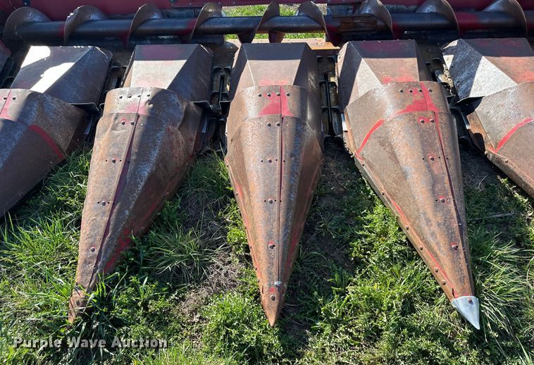 image for item DQ6442 Case IH 1063 corn head