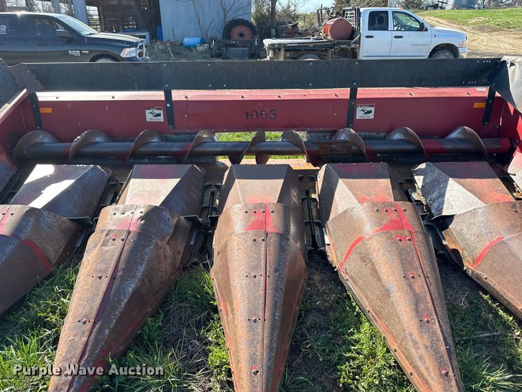 image for item DQ6442 Case IH 1063 corn head