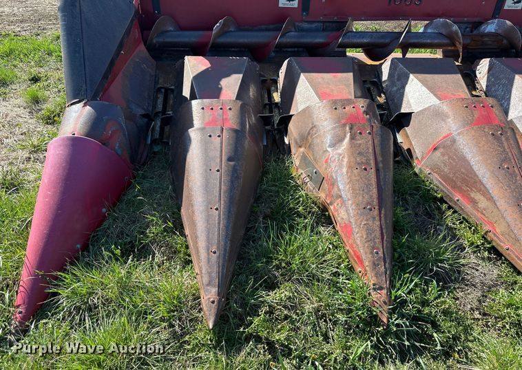 image for item DQ6442 Case IH 1063 corn head