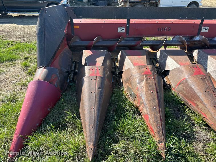 image for item DQ6442 Case IH 1063 corn head
