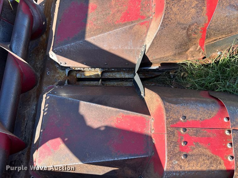 image for item DQ6442 Case IH 1063 corn head