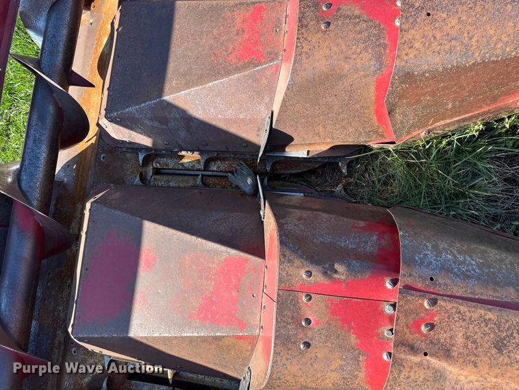 image for item DQ6442 Case IH 1063 corn head