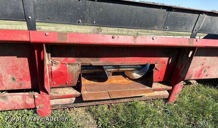 image for item DQ6442 Case IH 1063 corn head