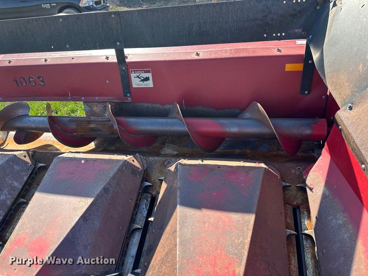 image for item DQ6442 Case IH 1063 corn head