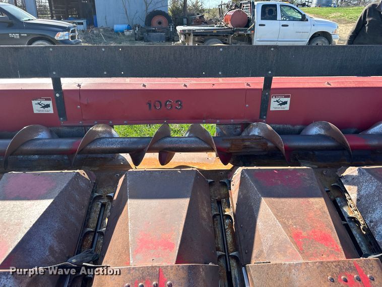 image for item DQ6442 Case IH 1063 corn head