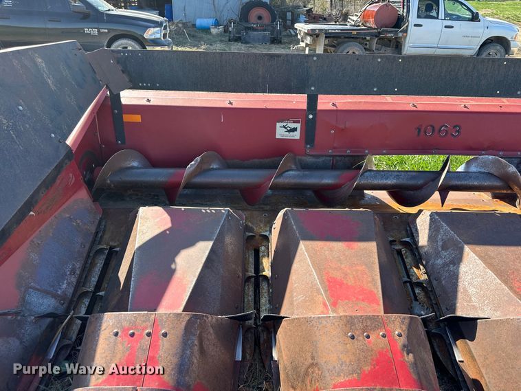 image for item DQ6442 Case IH 1063 corn head