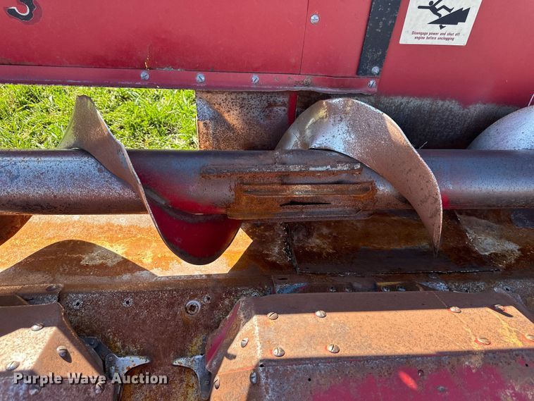 image for item DQ6442 Case IH 1063 corn head