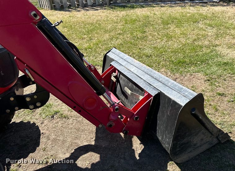 image for item DQ6453 2011 Mahindra  5010 HST MFWD tractor