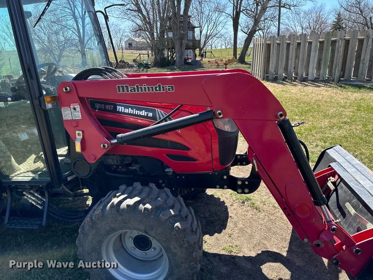 image for item DQ6453 2011 Mahindra  5010 HST MFWD tractor