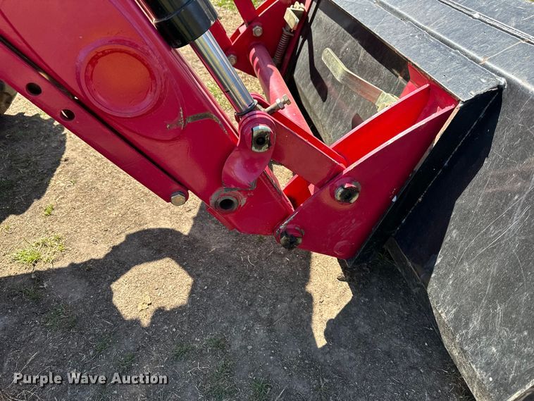 image for item DQ6453 2011 Mahindra  5010 HST MFWD tractor