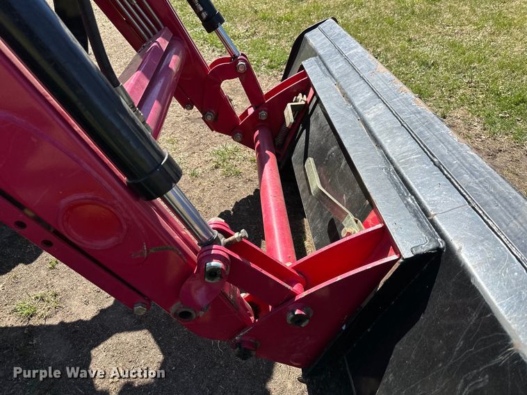 image for item DQ6453 2011 Mahindra  5010 HST MFWD tractor