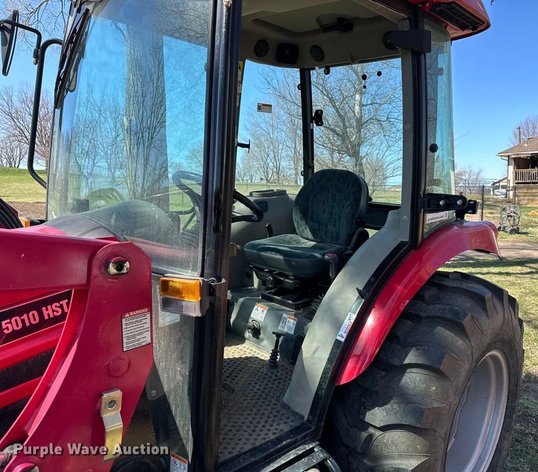 image for item DQ6453 2011 Mahindra  5010 HST MFWD tractor